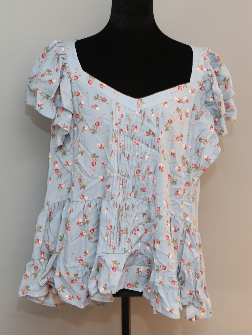 Women’s Light Blue Floral Ruffle Sleeve Top